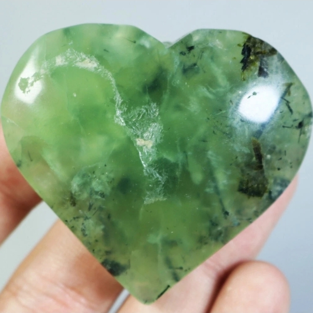 Natural Green Tourmaline And Mica In Prehnite Quartz Crystal Heart Stone Healing - Picture 4 of 10